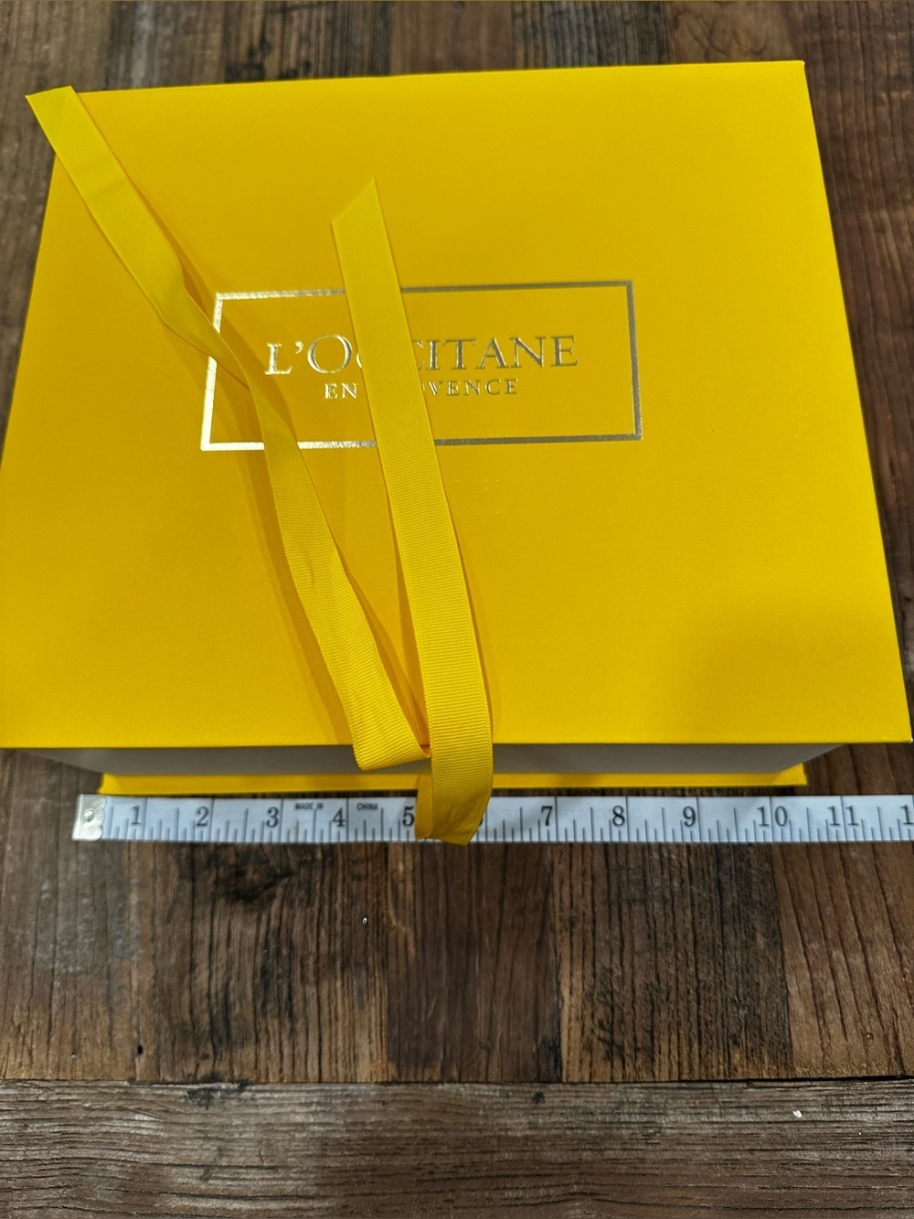 L'OCCITANE Bright Yellow Gift Box with Gold Logo - Picture 4 of 5